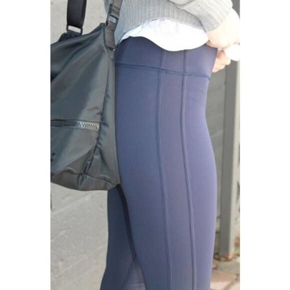 Lululemon Squad Goals Crop (17") Midnight Navy Sz. 6 - Picture 2 of 7